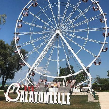 Francoise Szallo Balatonlelle Exteriör bild