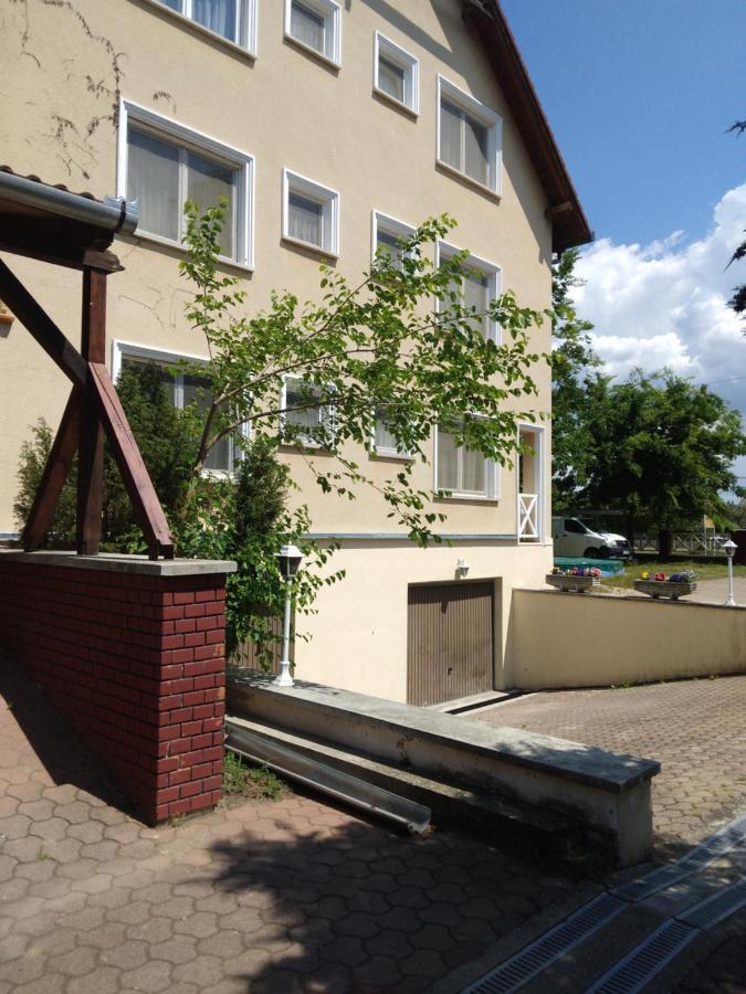 Francoise Szallo Balatonlelle Exteriör bild