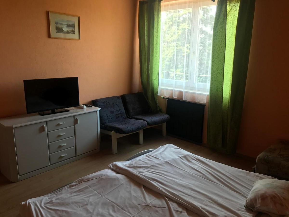 Francoise Szallo Balatonlelle Exteriör bild
