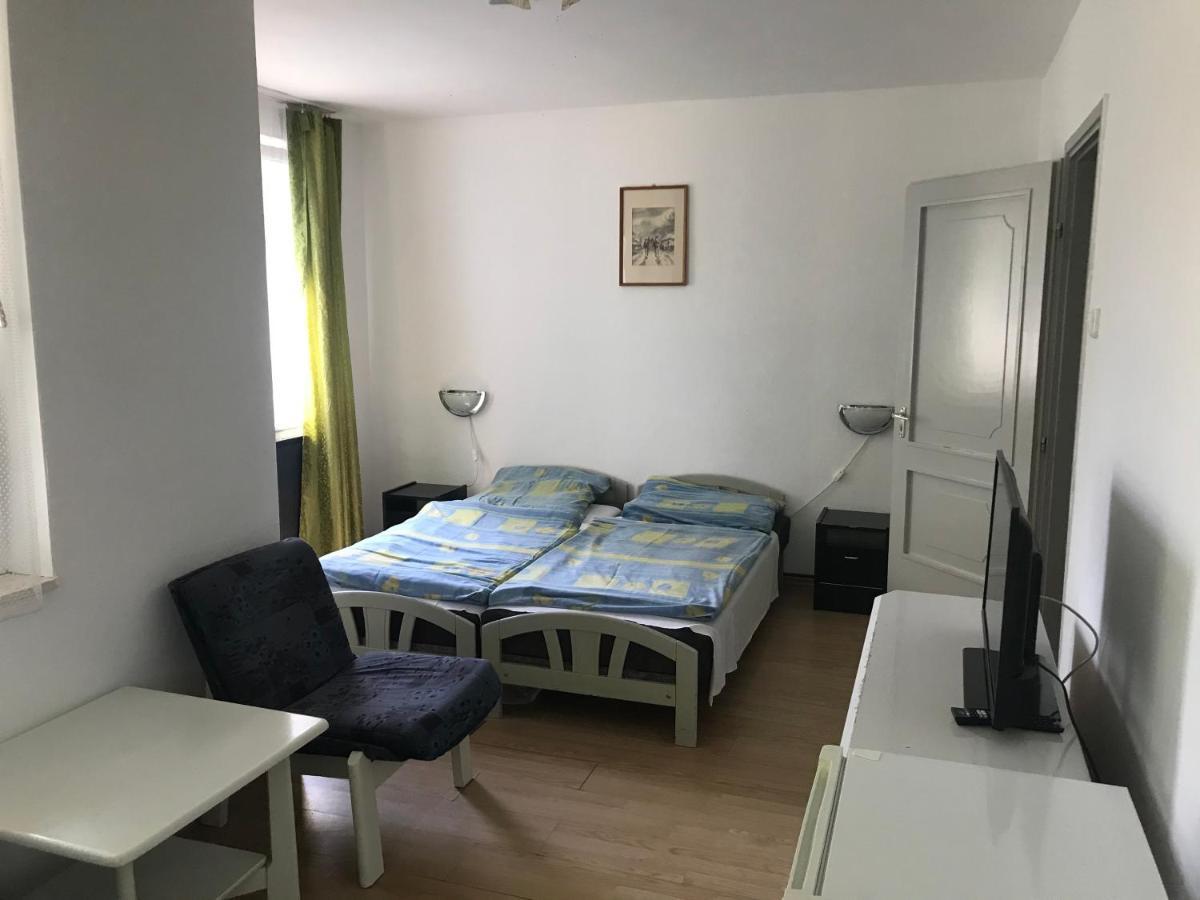 Francoise Szallo Balatonlelle Exteriör bild